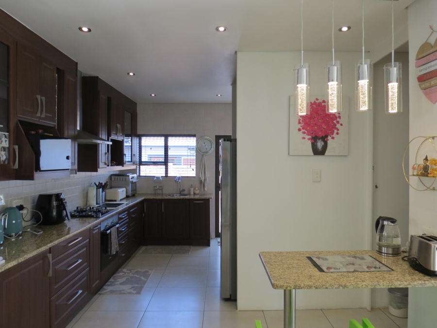 4 Bedroom Property for Sale in Greenstone Hill Gauteng