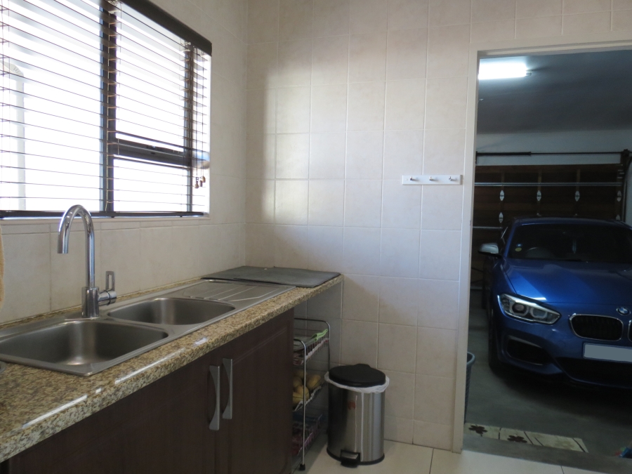 4 Bedroom Property for Sale in Greenstone Hill Gauteng