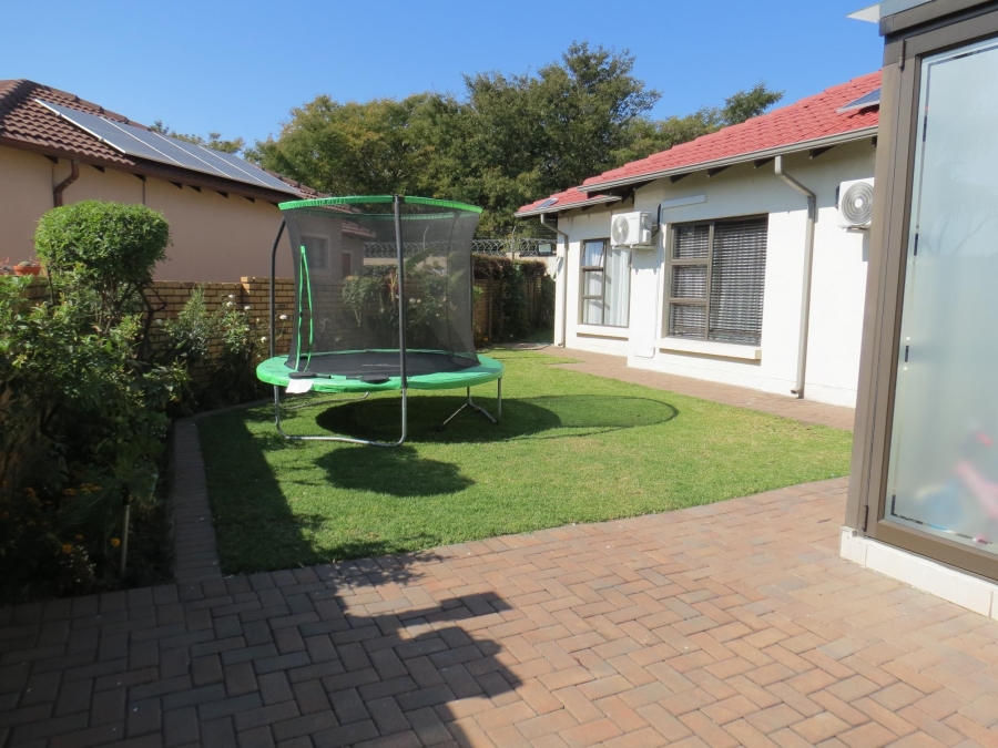 4 Bedroom Property for Sale in Greenstone Hill Gauteng