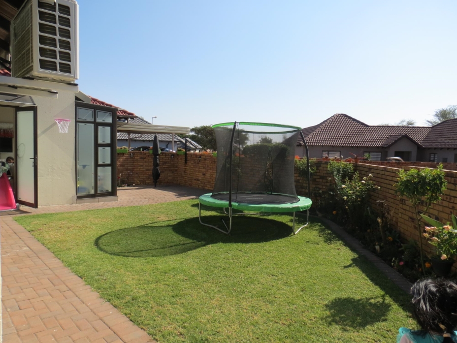 4 Bedroom Property for Sale in Greenstone Hill Gauteng