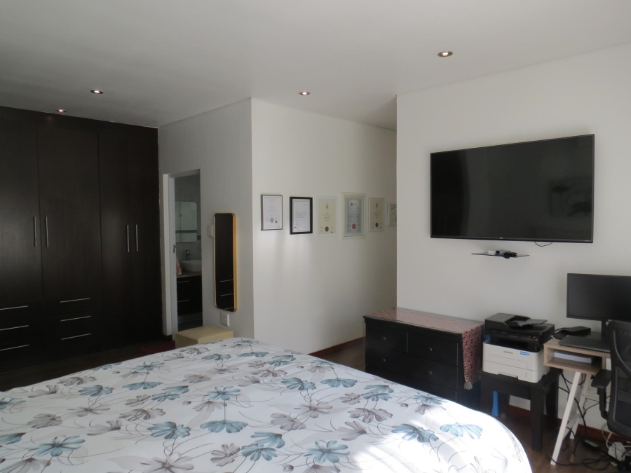 4 Bedroom Property for Sale in Greenstone Hill Gauteng