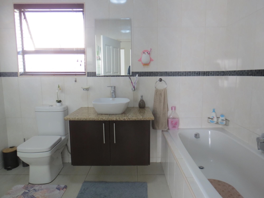 4 Bedroom Property for Sale in Greenstone Hill Gauteng