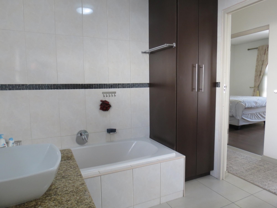 4 Bedroom Property for Sale in Greenstone Hill Gauteng