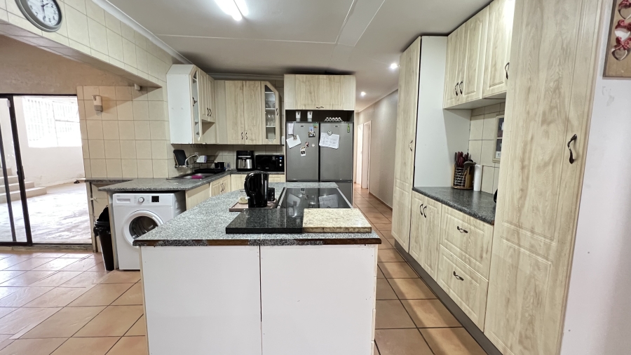 3 Bedroom Property for Sale in Rangeview Gauteng