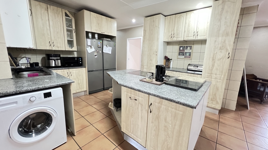 3 Bedroom Property for Sale in Rangeview Gauteng