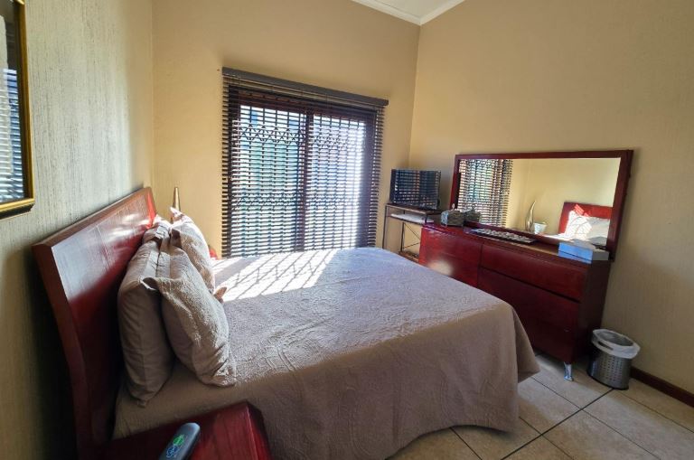 3 Bedroom Property for Sale in Oakdene Gauteng