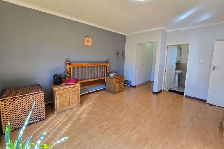 3 Bedroom Property for Sale in Oakdene Gauteng