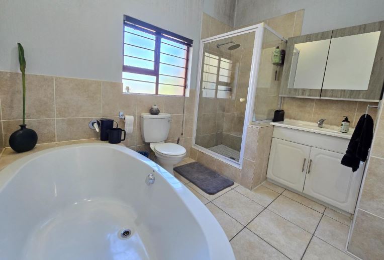 3 Bedroom Property for Sale in Oakdene Gauteng