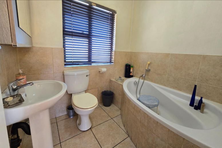 3 Bedroom Property for Sale in Oakdene Gauteng