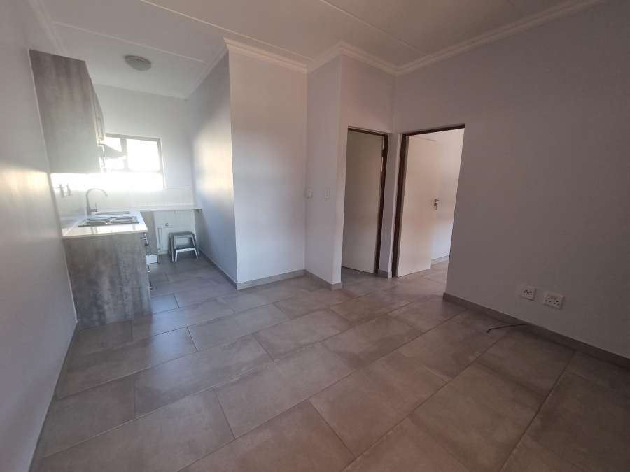 To Let 1 Bedroom Property for Rent in Ruimsig Gauteng