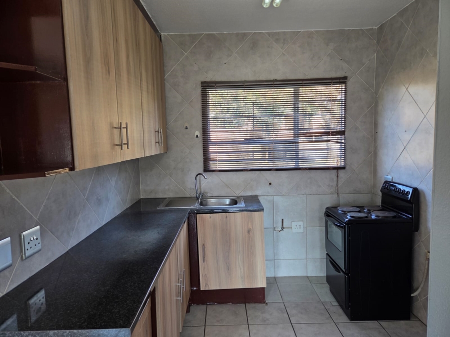 2 Bedroom Property for Sale in Linmeyer Gauteng