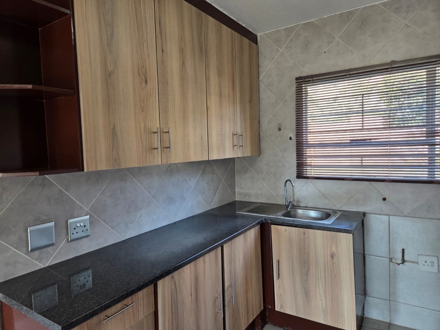 2 Bedroom Property for Sale in Linmeyer Gauteng