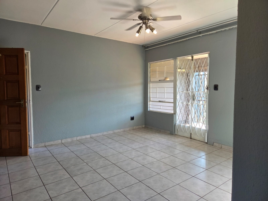2 Bedroom Property for Sale in Linmeyer Gauteng