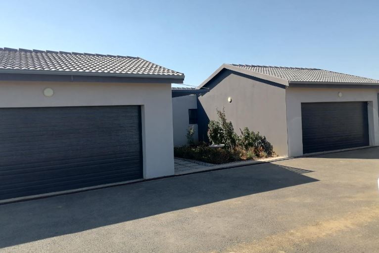 3 Bedroom Property for Sale in Blue Saddle Ranches Gauteng