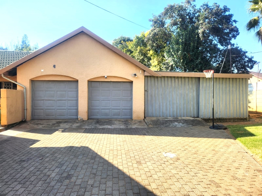 3 Bedroom Property for Sale in Glen Marais Gauteng