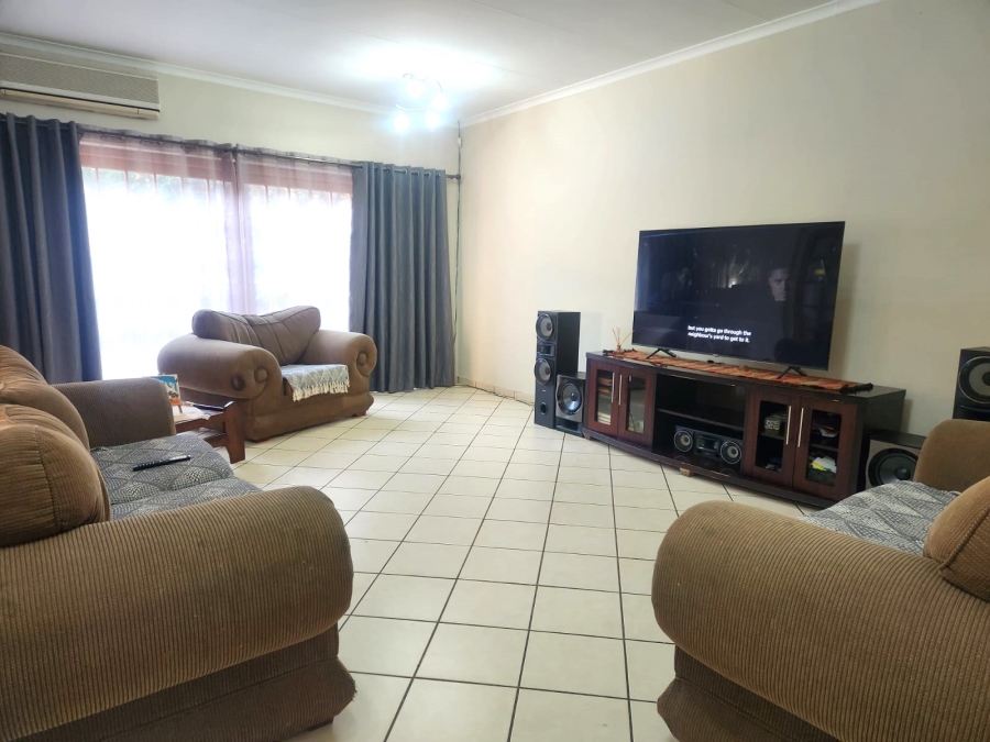 3 Bedroom Property for Sale in Glen Marais Gauteng