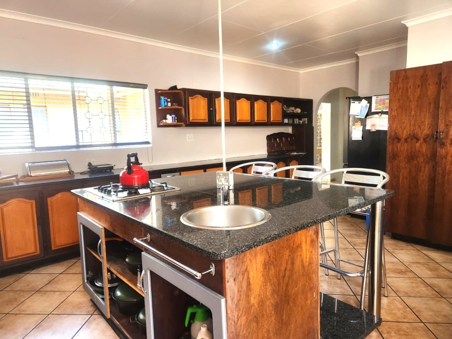 3 Bedroom Property for Sale in Glen Marais Gauteng