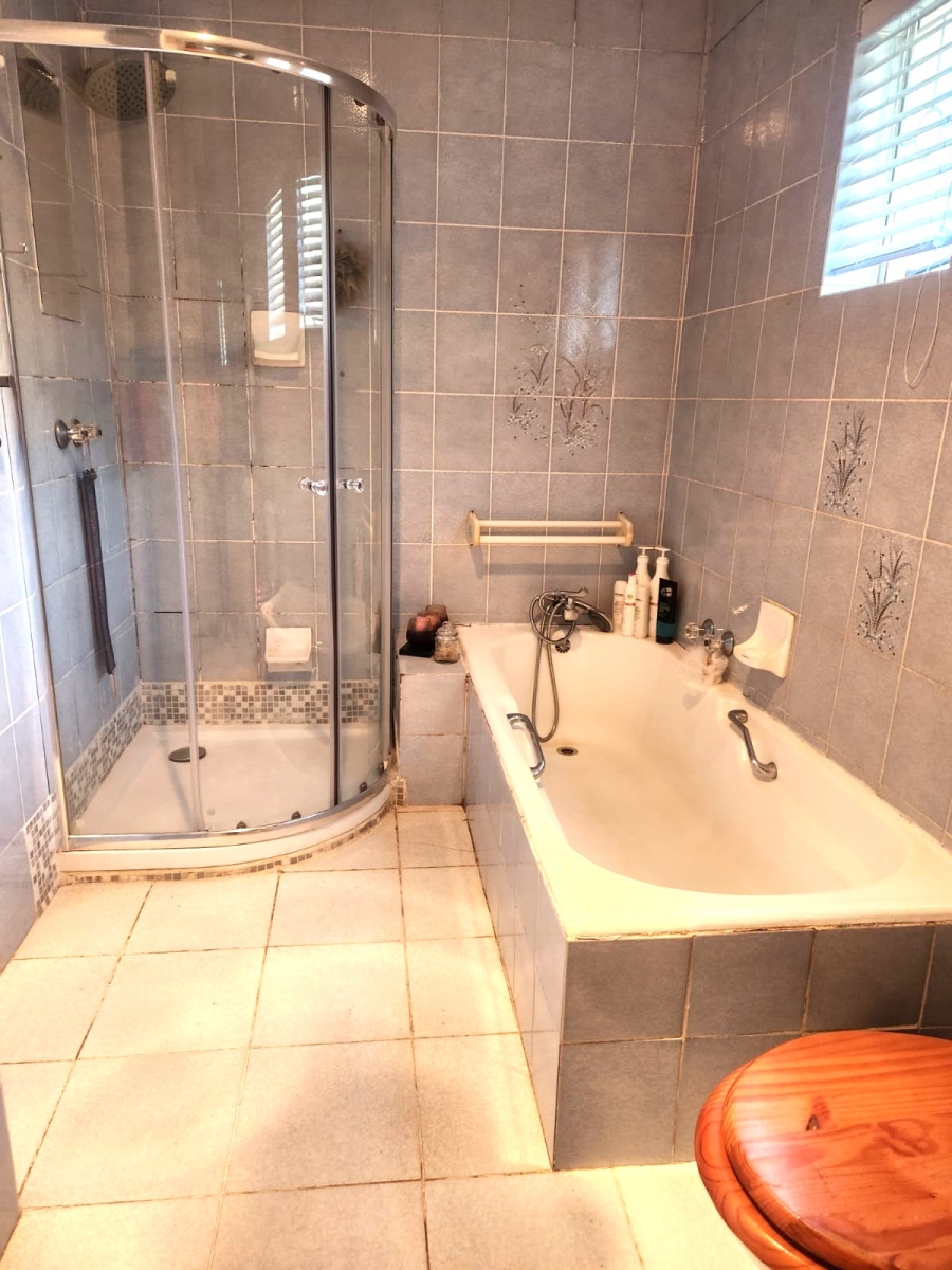 3 Bedroom Property for Sale in Glen Marais Gauteng