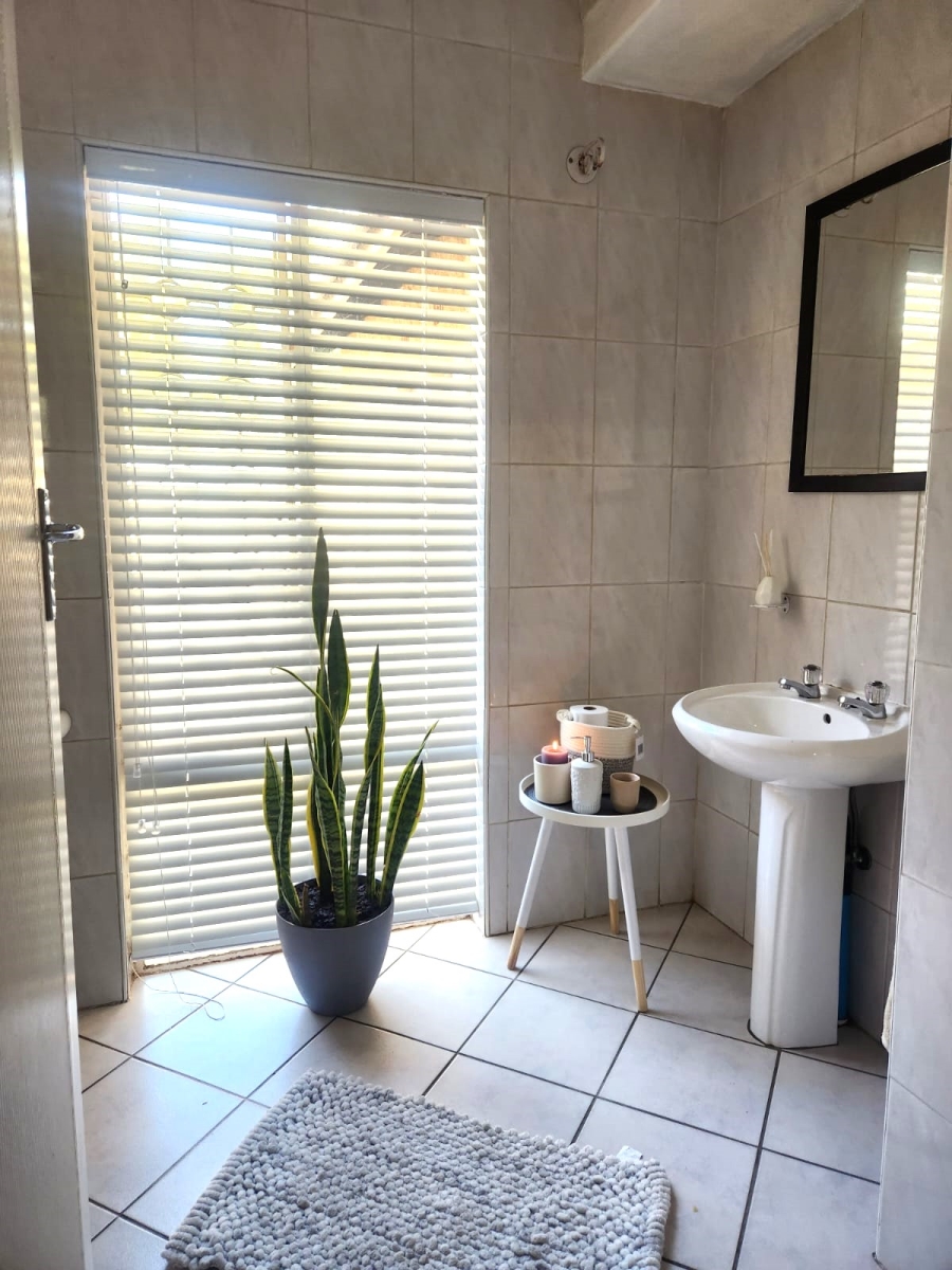 3 Bedroom Property for Sale in Glen Marais Gauteng
