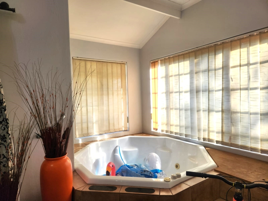 3 Bedroom Property for Sale in Glen Marais Gauteng