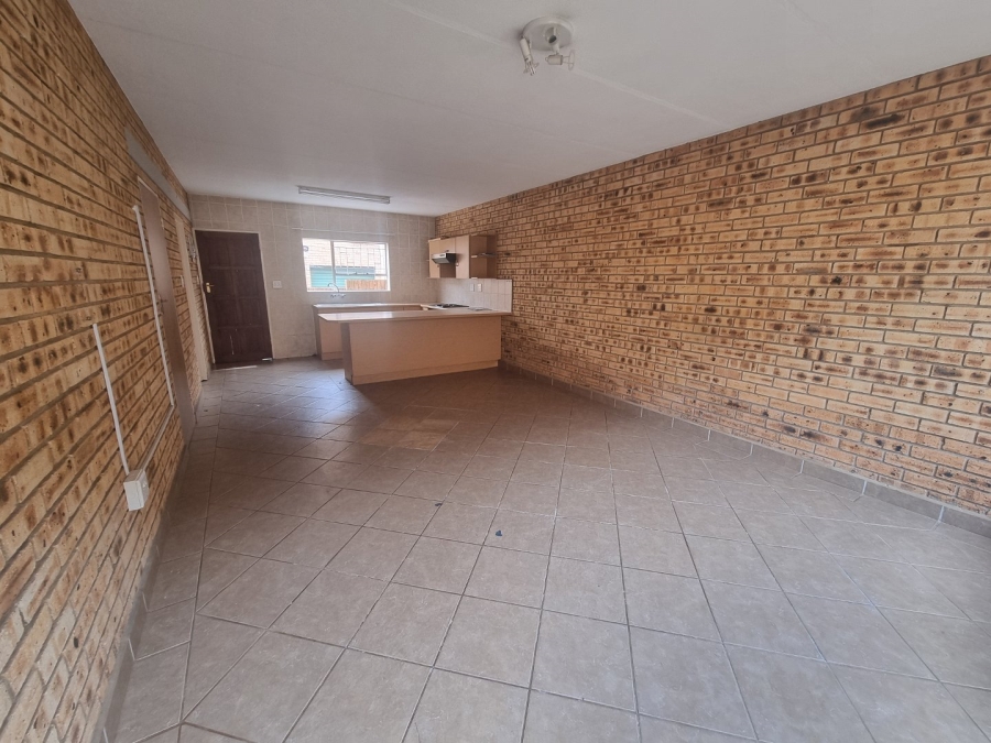 To Let 2 Bedroom Property for Rent in Rangeview Gauteng