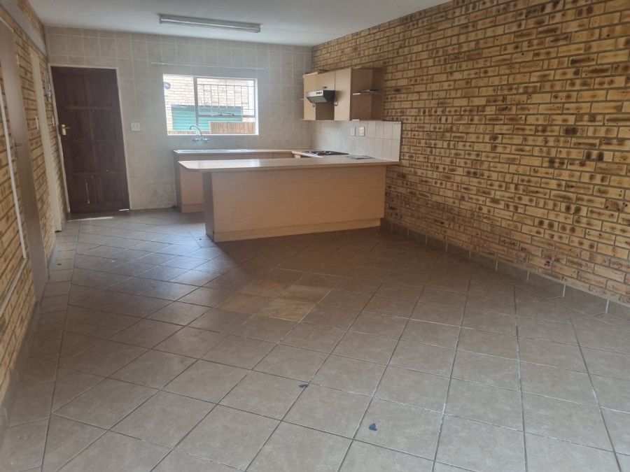 To Let 2 Bedroom Property for Rent in Rangeview Gauteng