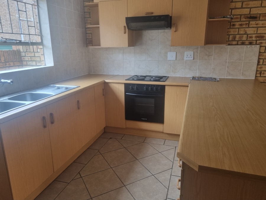 To Let 2 Bedroom Property for Rent in Rangeview Gauteng