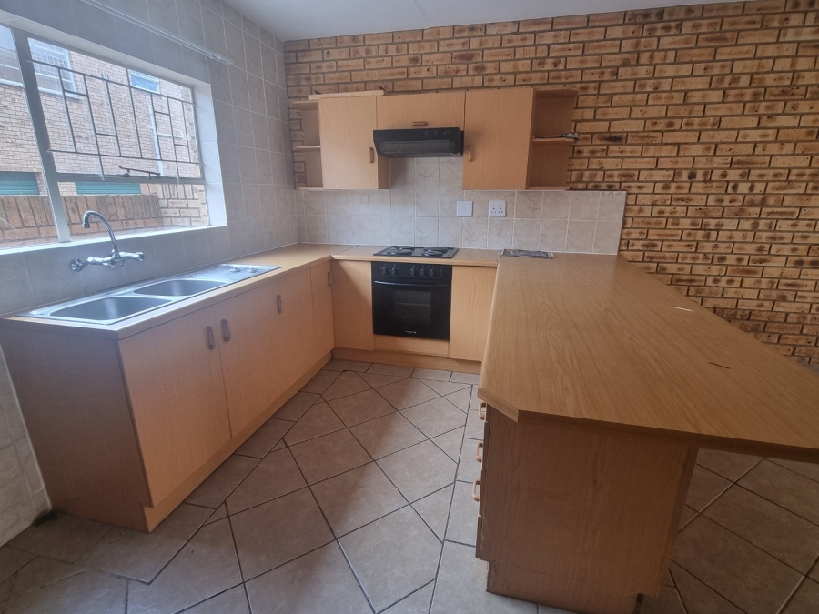 To Let 2 Bedroom Property for Rent in Rangeview Gauteng