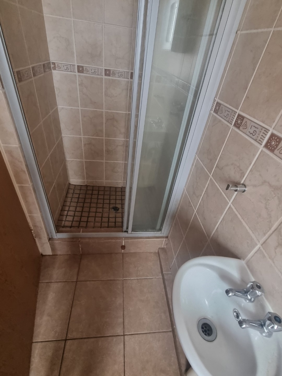 To Let 2 Bedroom Property for Rent in Rangeview Gauteng
