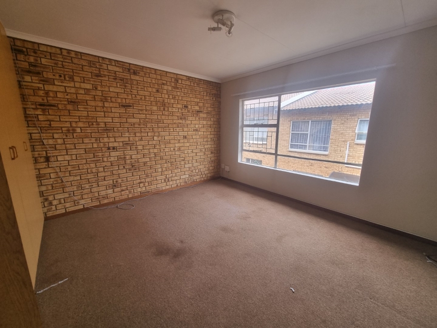 To Let 2 Bedroom Property for Rent in Rangeview Gauteng