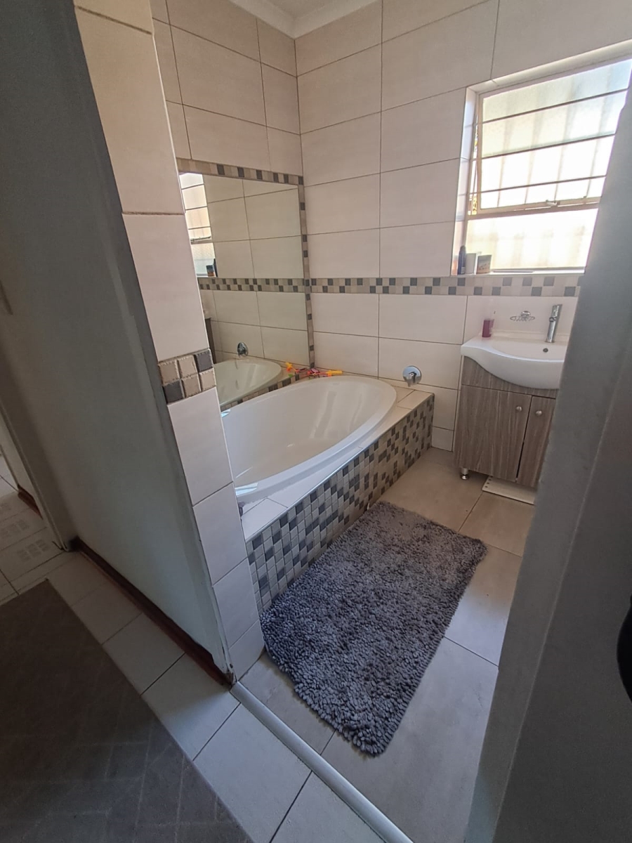 3 Bedroom Property for Sale in Brackenhurst Gauteng