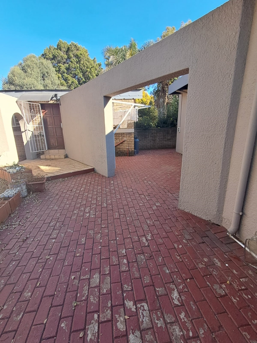 3 Bedroom Property for Sale in Brackenhurst Gauteng