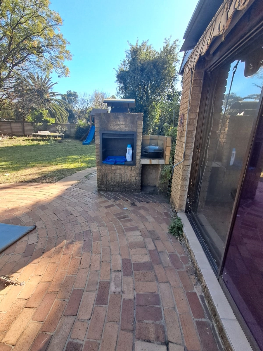 3 Bedroom Property for Sale in Brackenhurst Gauteng