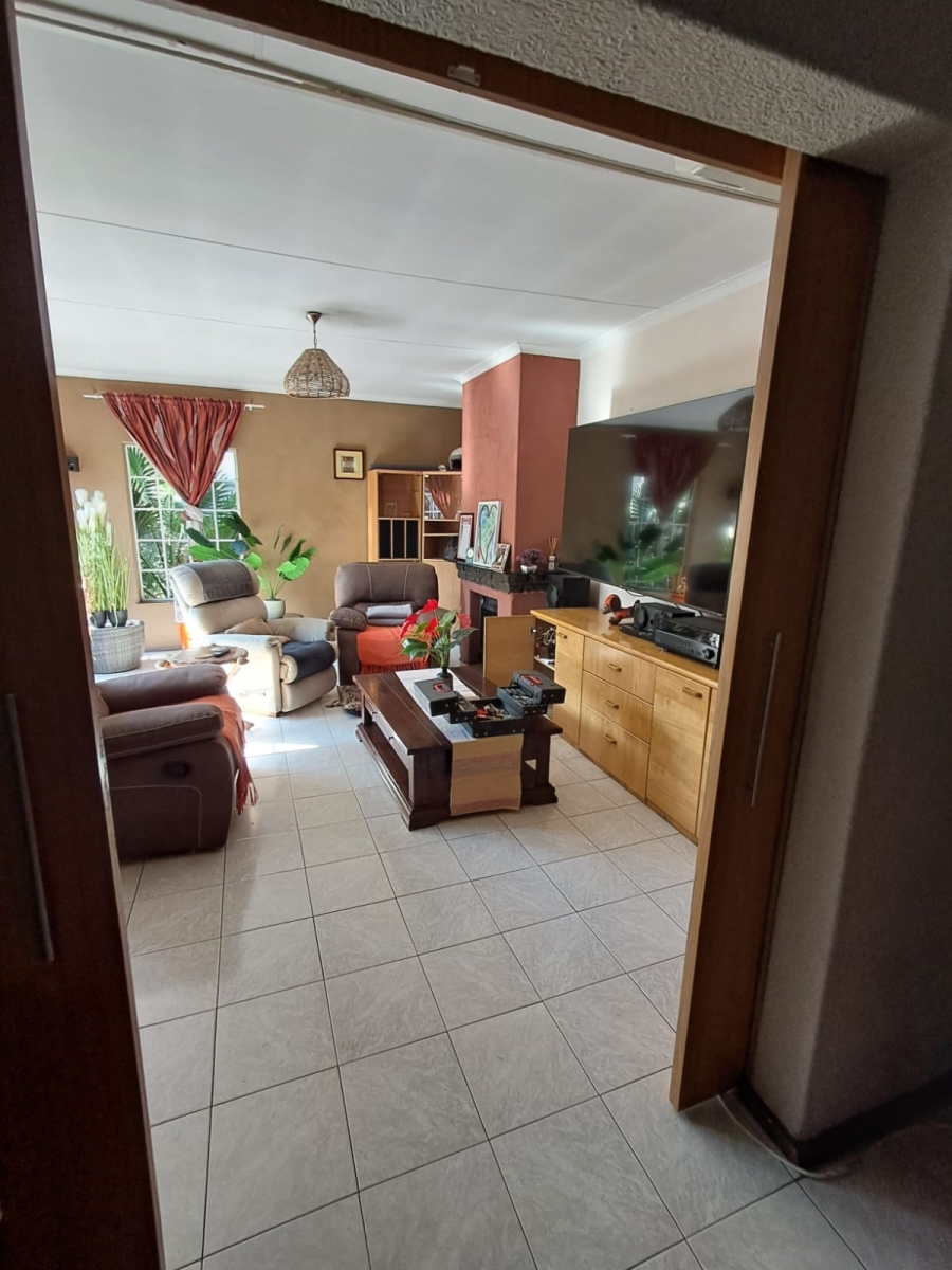 4 Bedroom Property for Sale in Verwoerdpark Gauteng