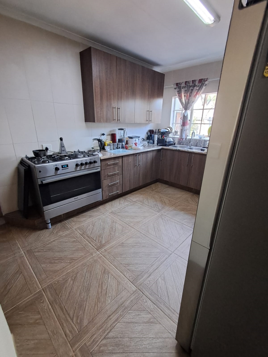 4 Bedroom Property for Sale in Verwoerdpark Gauteng