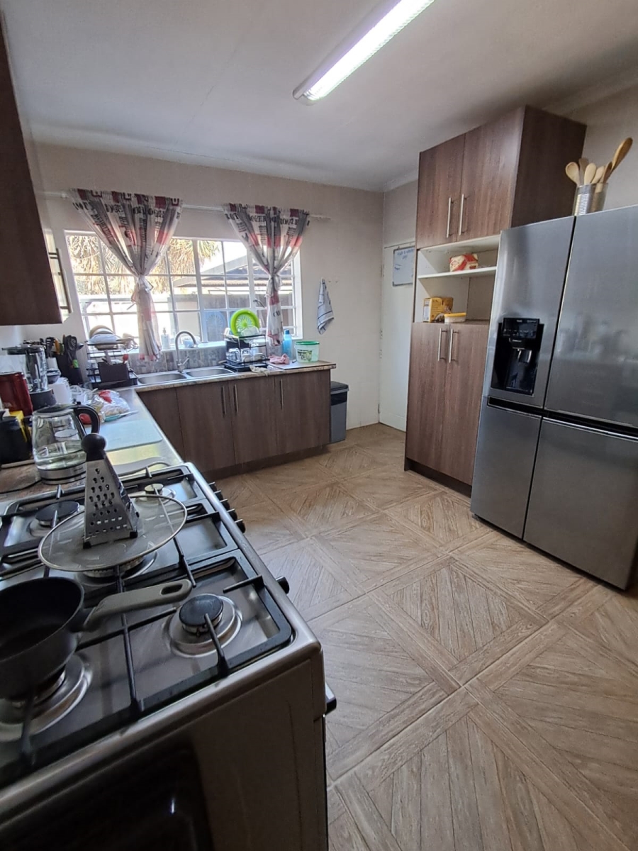 4 Bedroom Property for Sale in Verwoerdpark Gauteng