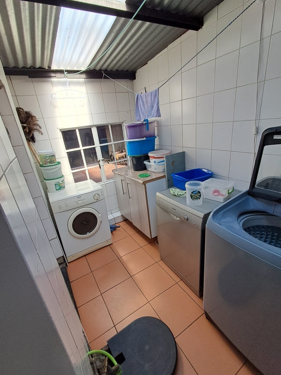 4 Bedroom Property for Sale in Verwoerdpark Gauteng