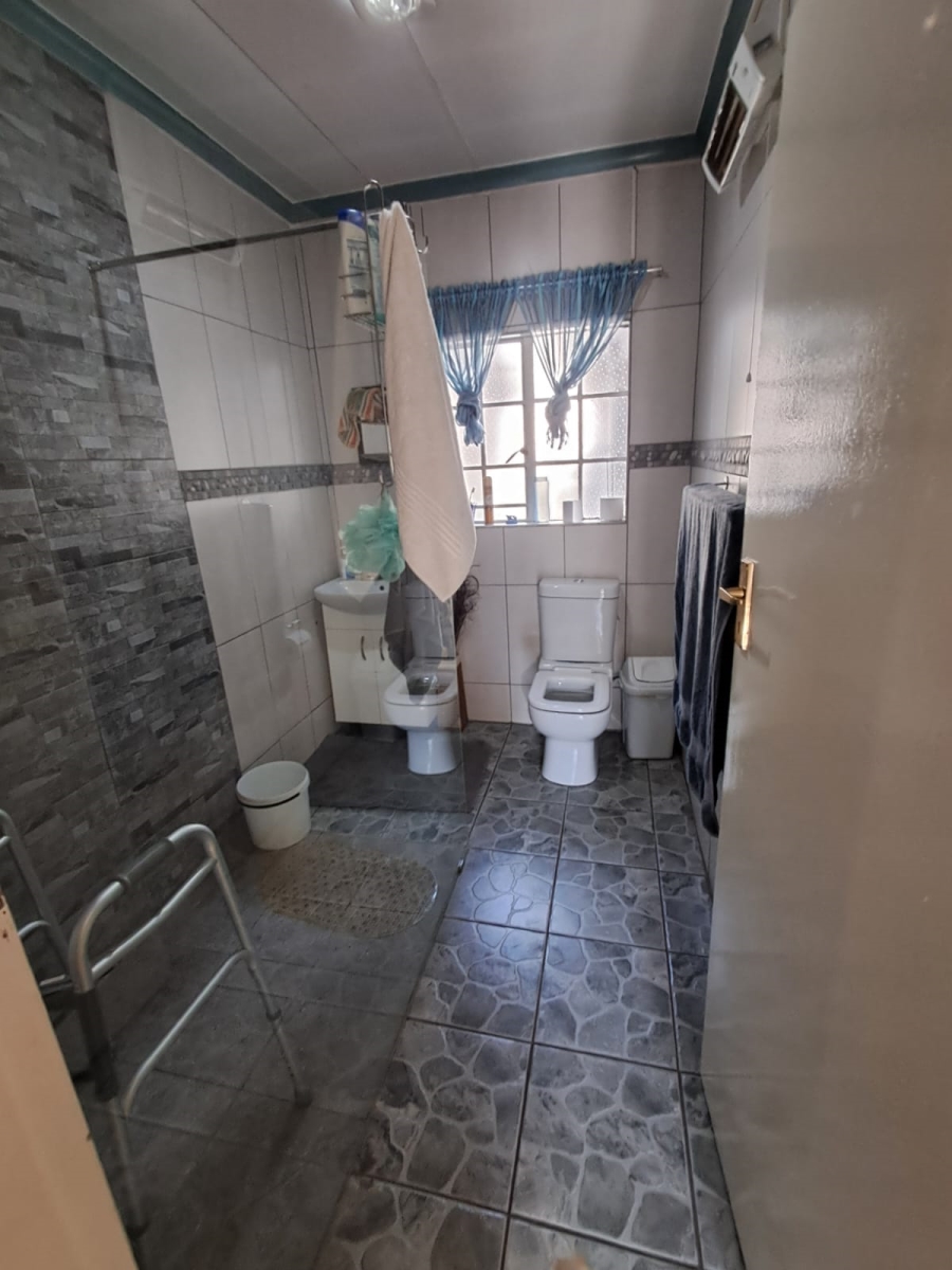 4 Bedroom Property for Sale in Verwoerdpark Gauteng