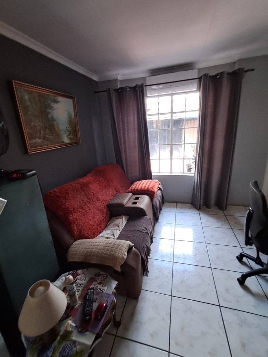 4 Bedroom Property for Sale in Verwoerdpark Gauteng