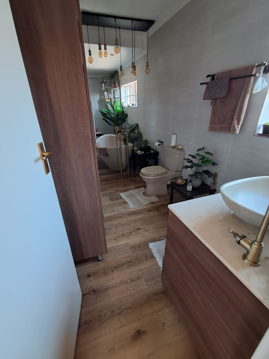 4 Bedroom Property for Sale in Verwoerdpark Gauteng