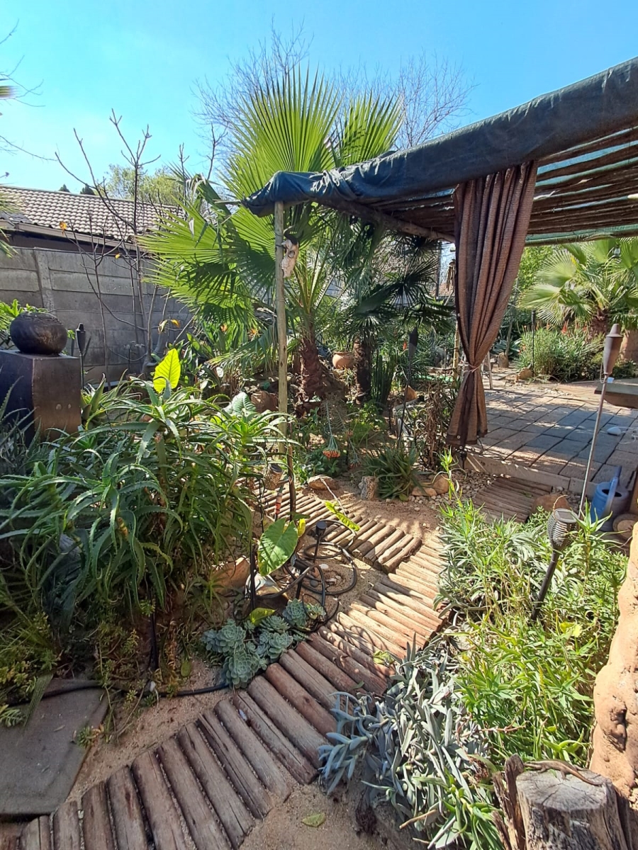 4 Bedroom Property for Sale in Verwoerdpark Gauteng