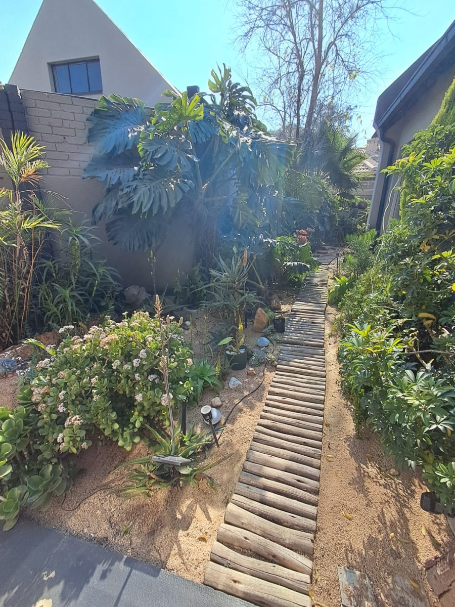 4 Bedroom Property for Sale in Verwoerdpark Gauteng