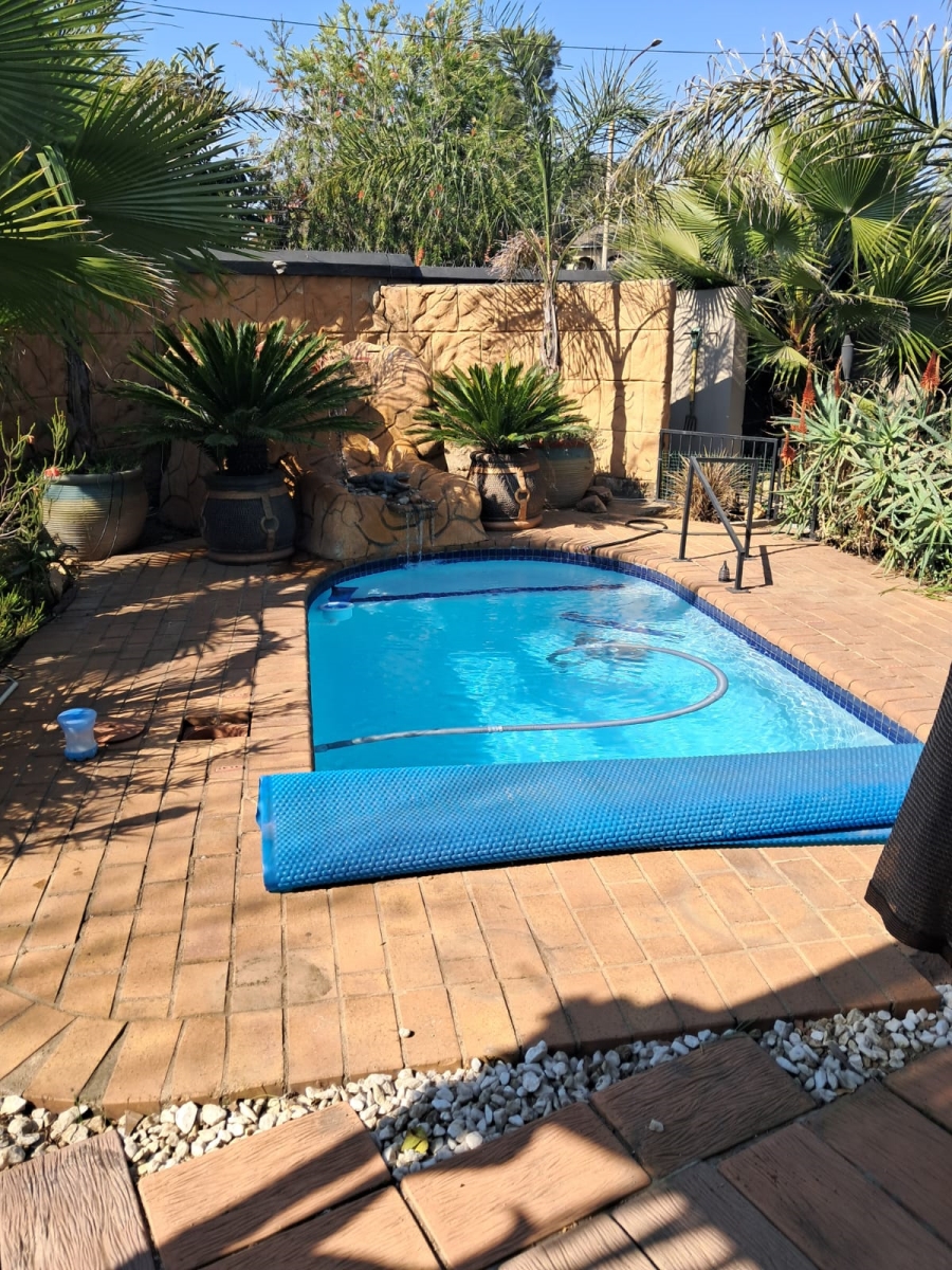 4 Bedroom Property for Sale in Verwoerdpark Gauteng
