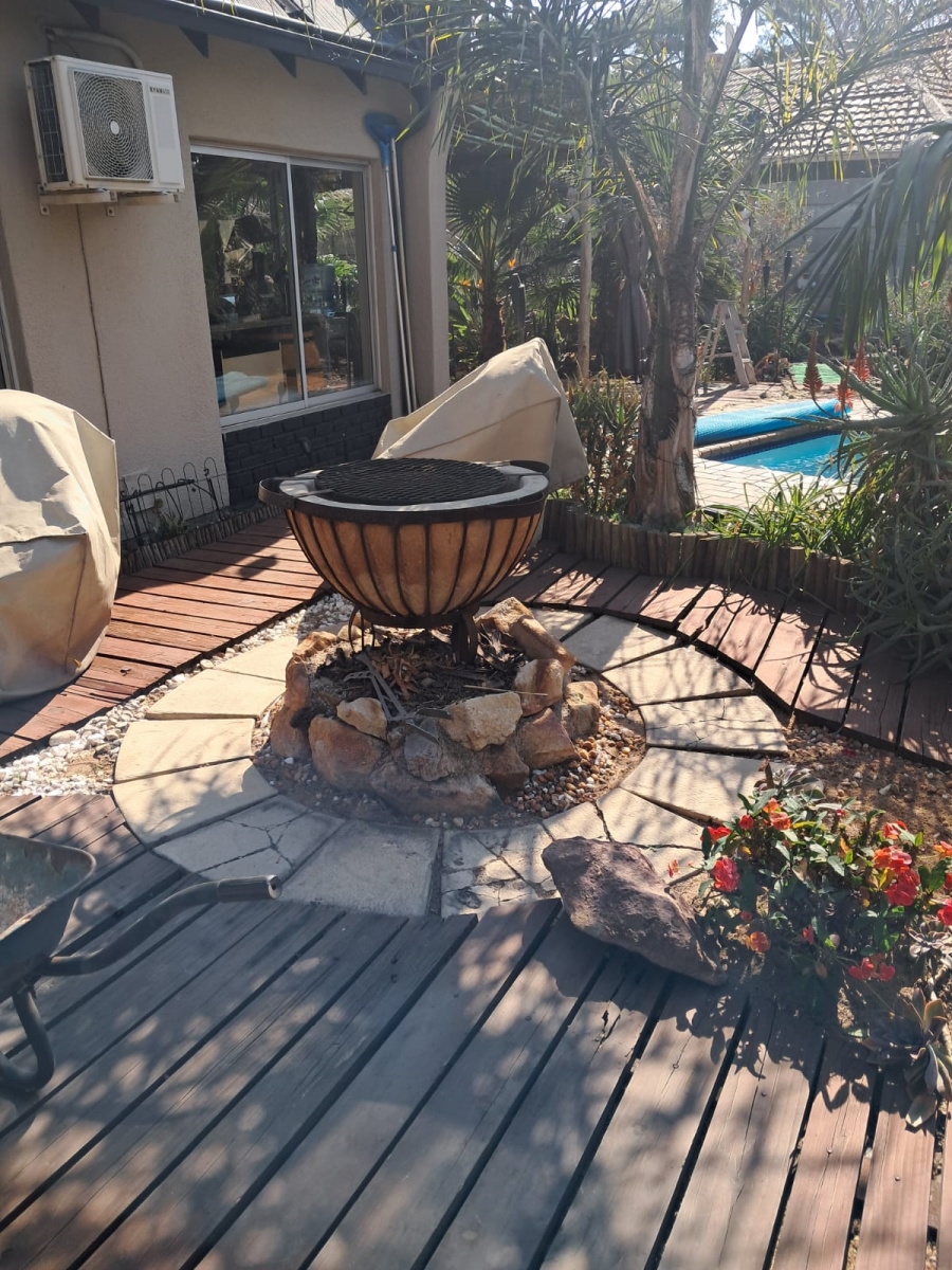 4 Bedroom Property for Sale in Verwoerdpark Gauteng