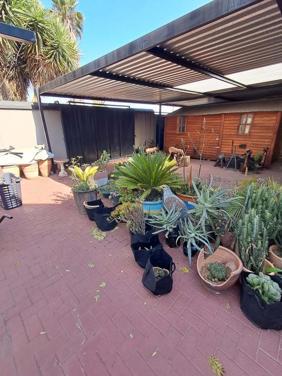 4 Bedroom Property for Sale in Verwoerdpark Gauteng