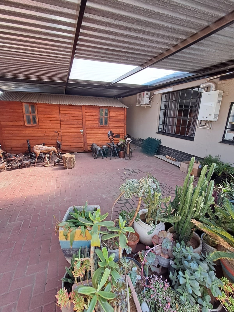 4 Bedroom Property for Sale in Verwoerdpark Gauteng