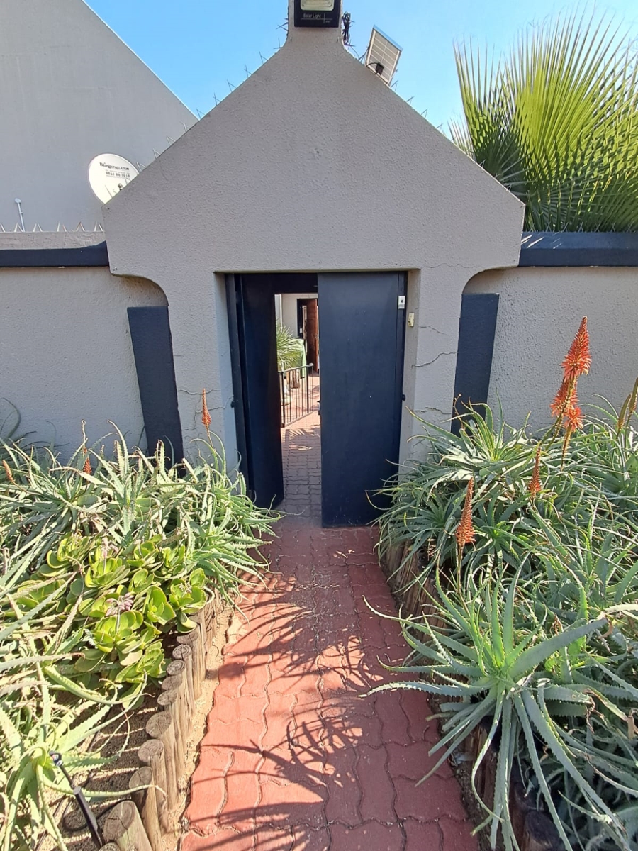 4 Bedroom Property for Sale in Verwoerdpark Gauteng