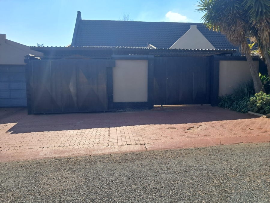 4 Bedroom Property for Sale in Verwoerdpark Gauteng