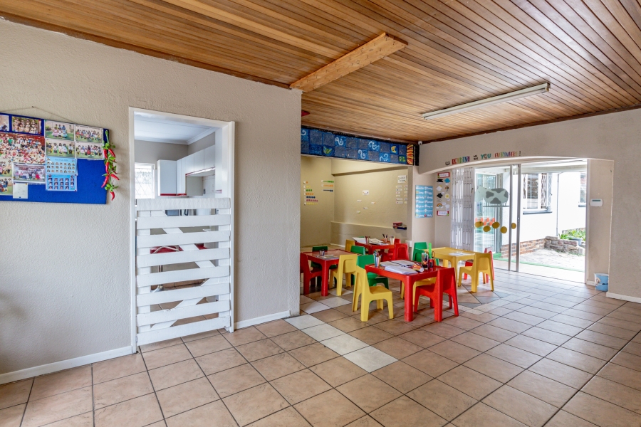 To Let 5 Bedroom Property for Rent in Vorna Valley Gauteng