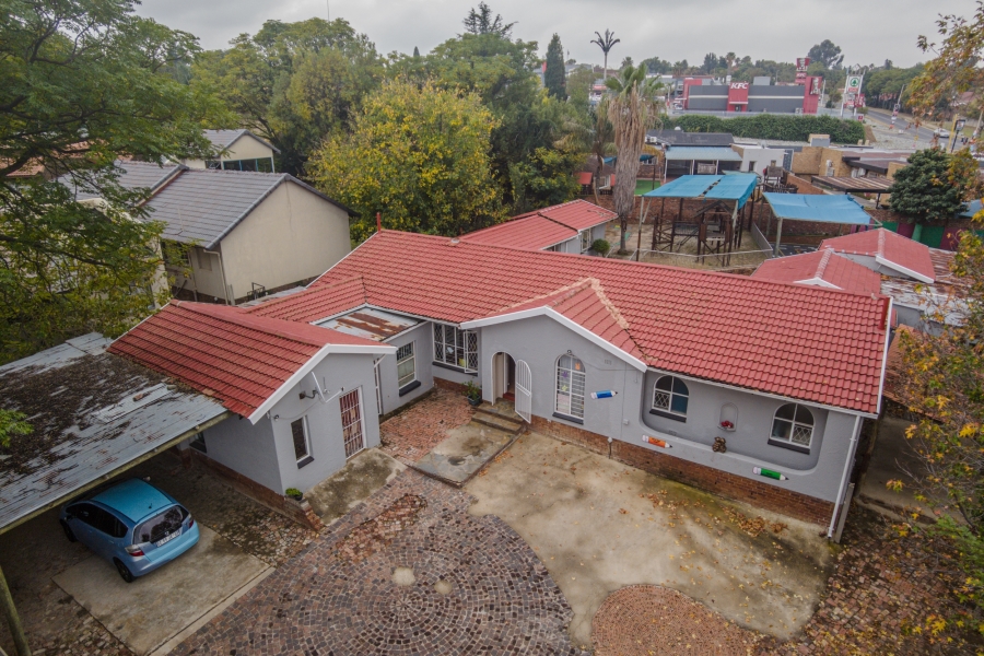 To Let 5 Bedroom Property for Rent in Vorna Valley Gauteng